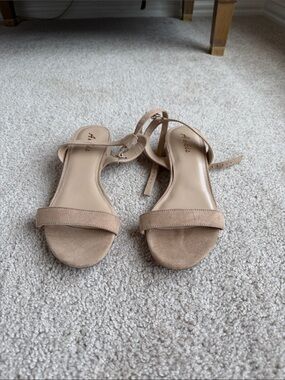 Ankis Nude Suede Kitten Heel